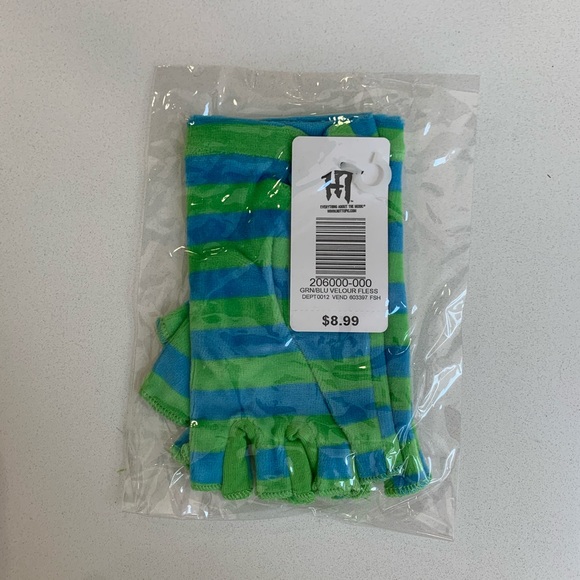 NWT Hot Topic velour fingerless gloves - Picture 7 of 8